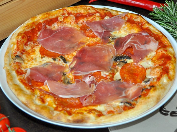 Пицца Прошутто и салями